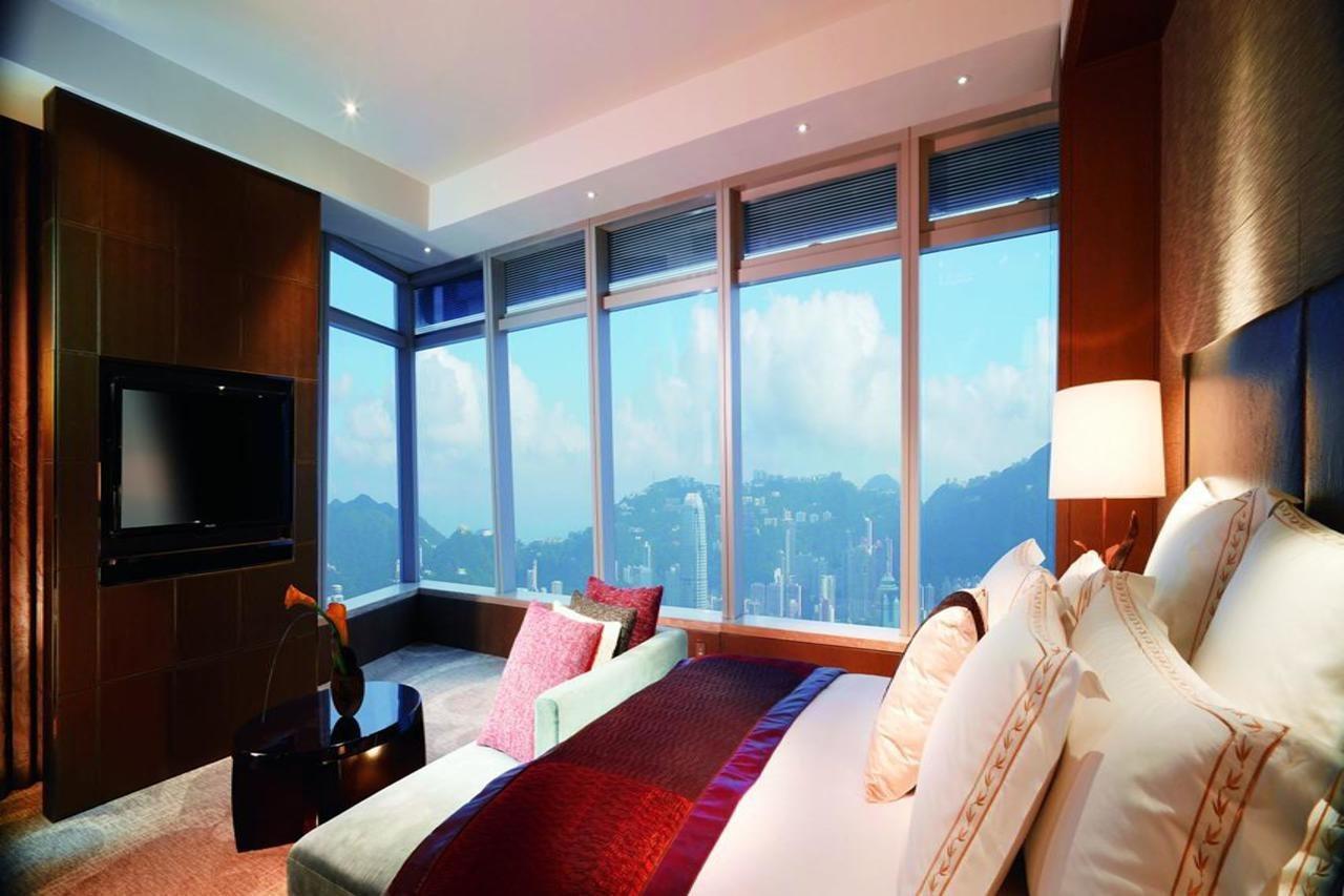 The Ritz-carlton,