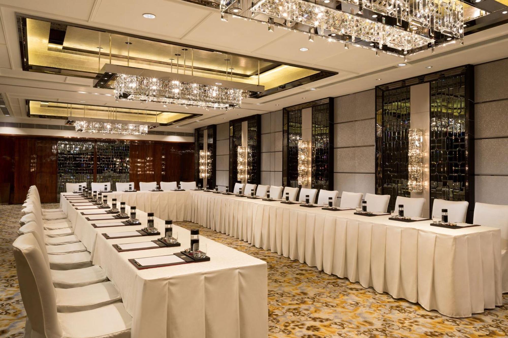 The Ritz-carlton, Hotel