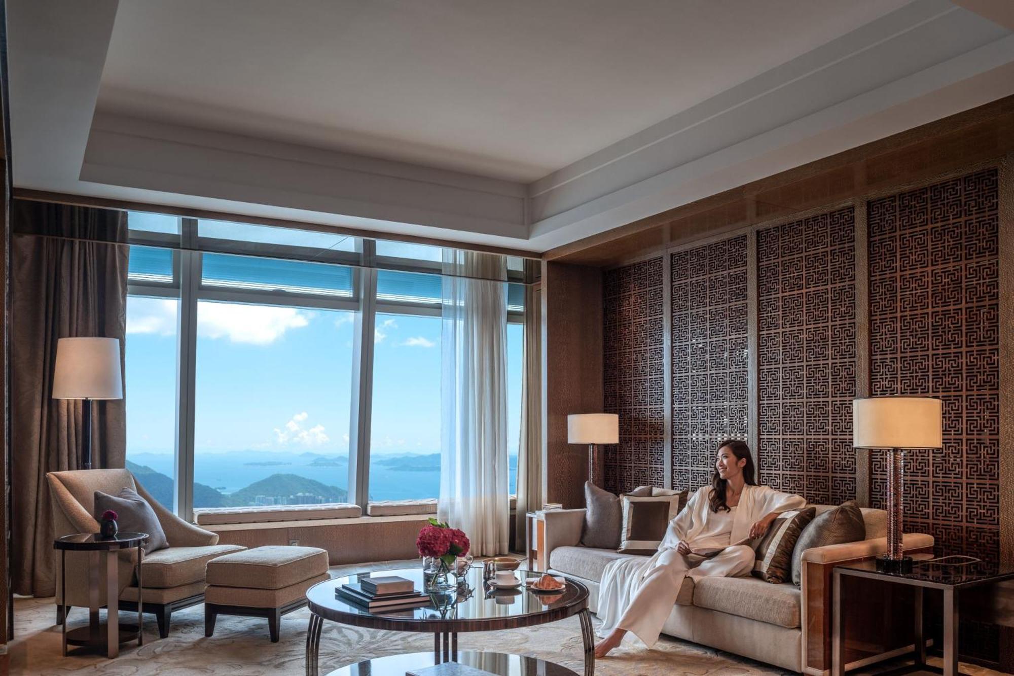 The Ritz-carlton,