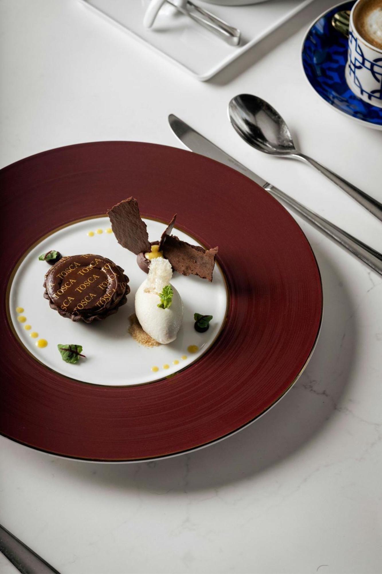 The Ritz-carlton,